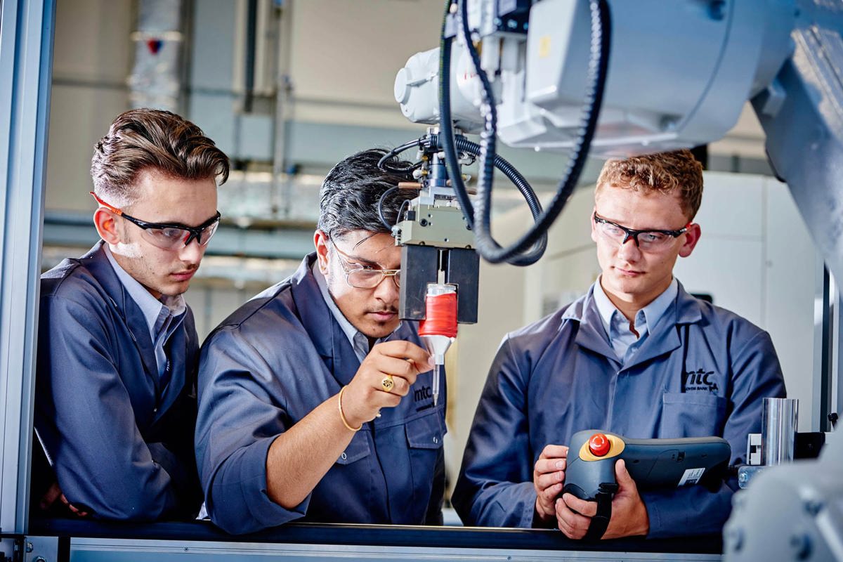 Apprentices working with a mentor at MTC Training