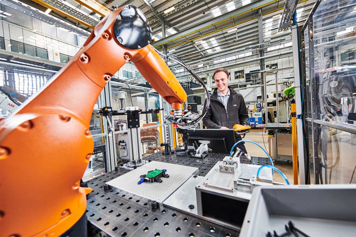 Industrial robot in the automation and robotics workshop at MTC Training